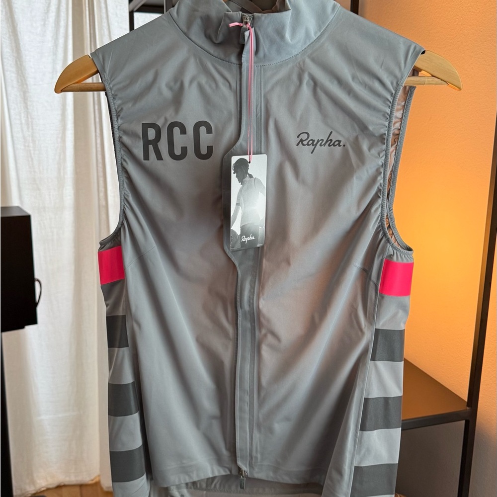 NWT Women’s Rapha RCC Lightweight Rain Gilet Cycling Vest Medium Gray and Pink